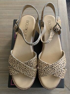 New Corky’s Fluffie Brown Speckled Sandals Size 11
